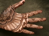 henna-tattoo-on-hand